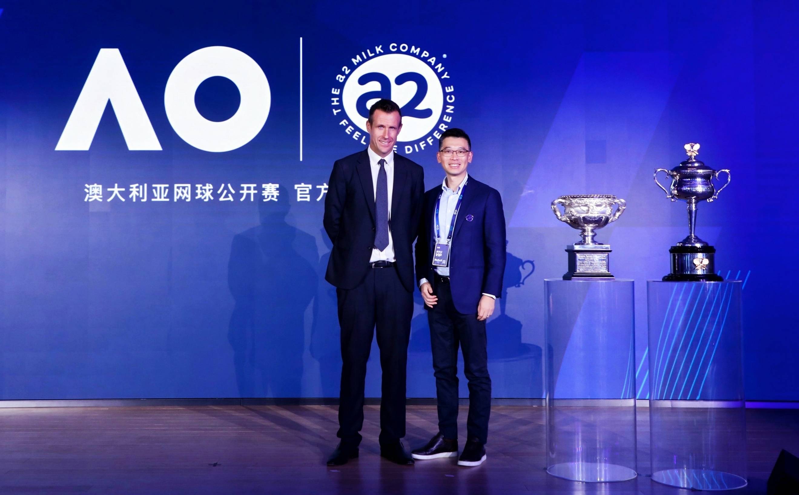 延伸到中老, 不仅带球迷, 持续专注并 延伸到中老, 不仅带球迷, 持续专注并