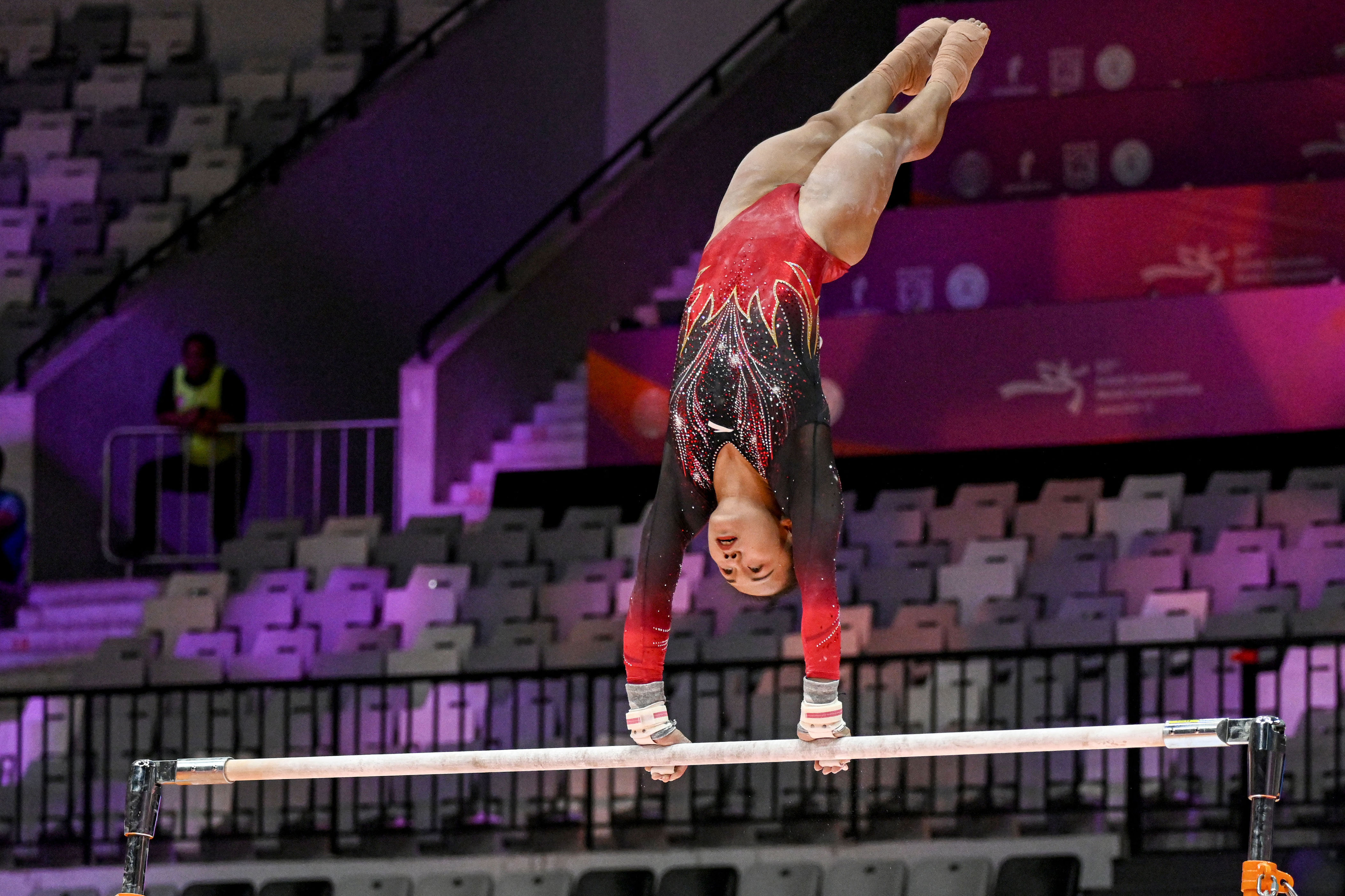 中国选手张, 中国选手周 中国选手张, 中国选手周